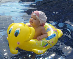 учим деток держаться на воде